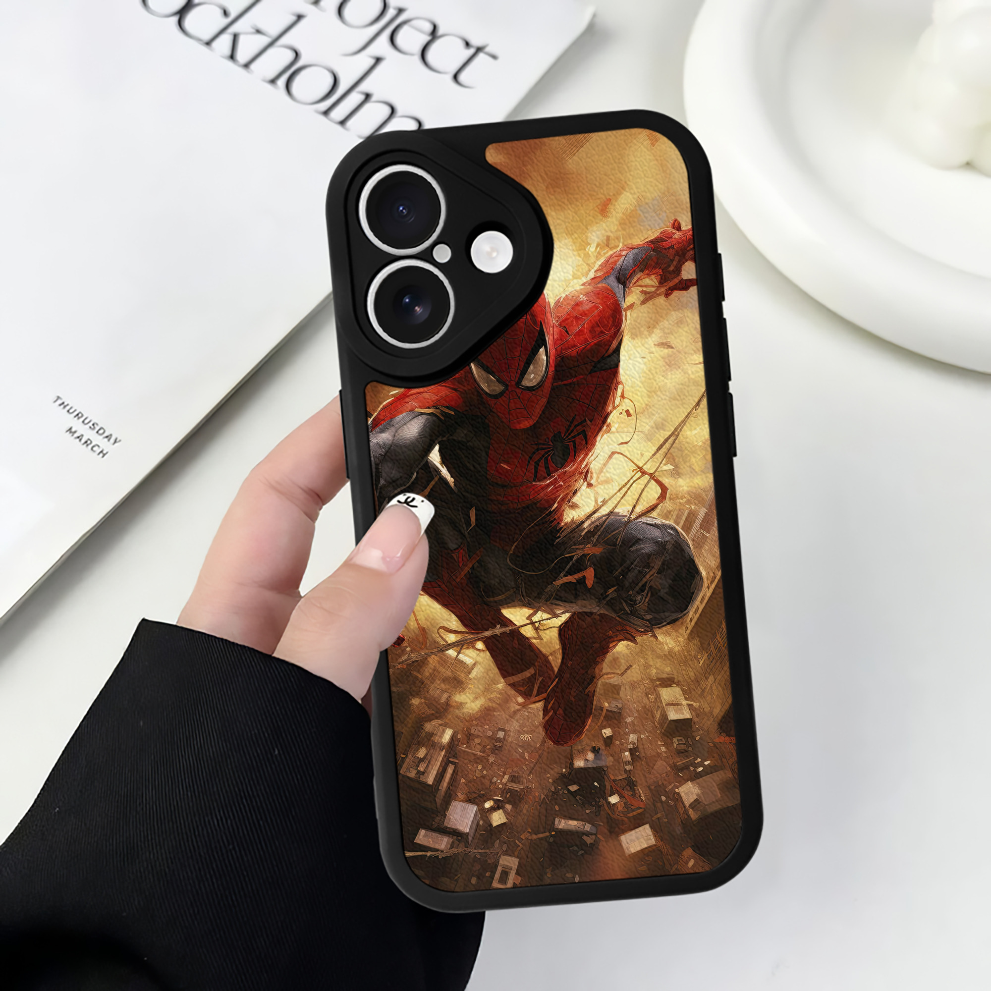 （画像用） Spider Man スパイダーマン 【iPhone 16シリーズ対応】シリコンスマホケース（レザー調） 材質：シリコン